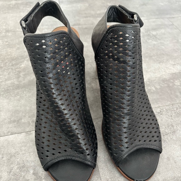 Steve Madden Heels - Picture 2 of 5